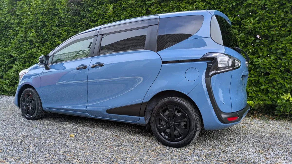 Toyota Sienta MPV, Petrol Hybrid, 2021, Blue