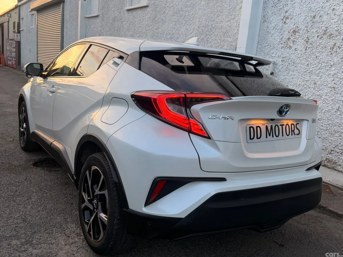 Toyota C-HR MPV, Petrol Hybrid, 2019, White