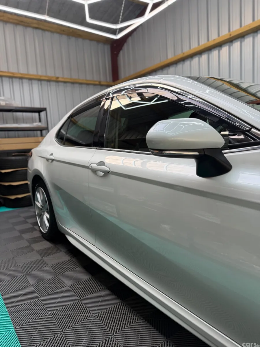 Toyota Camry Saloon, Petrol Hybrid, 2019, White