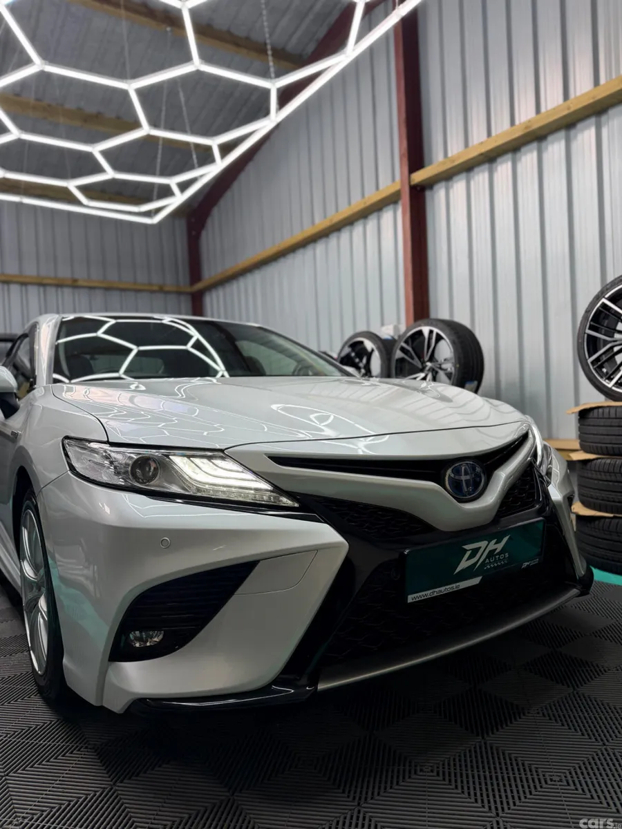 Toyota Camry Saloon, Petrol Hybrid, 2019, White