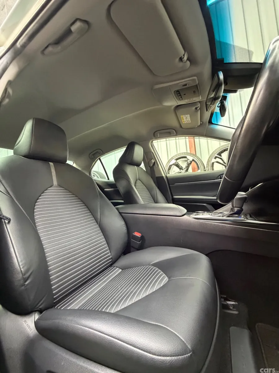 Toyota Camry Saloon, Petrol Hybrid, 2019, White