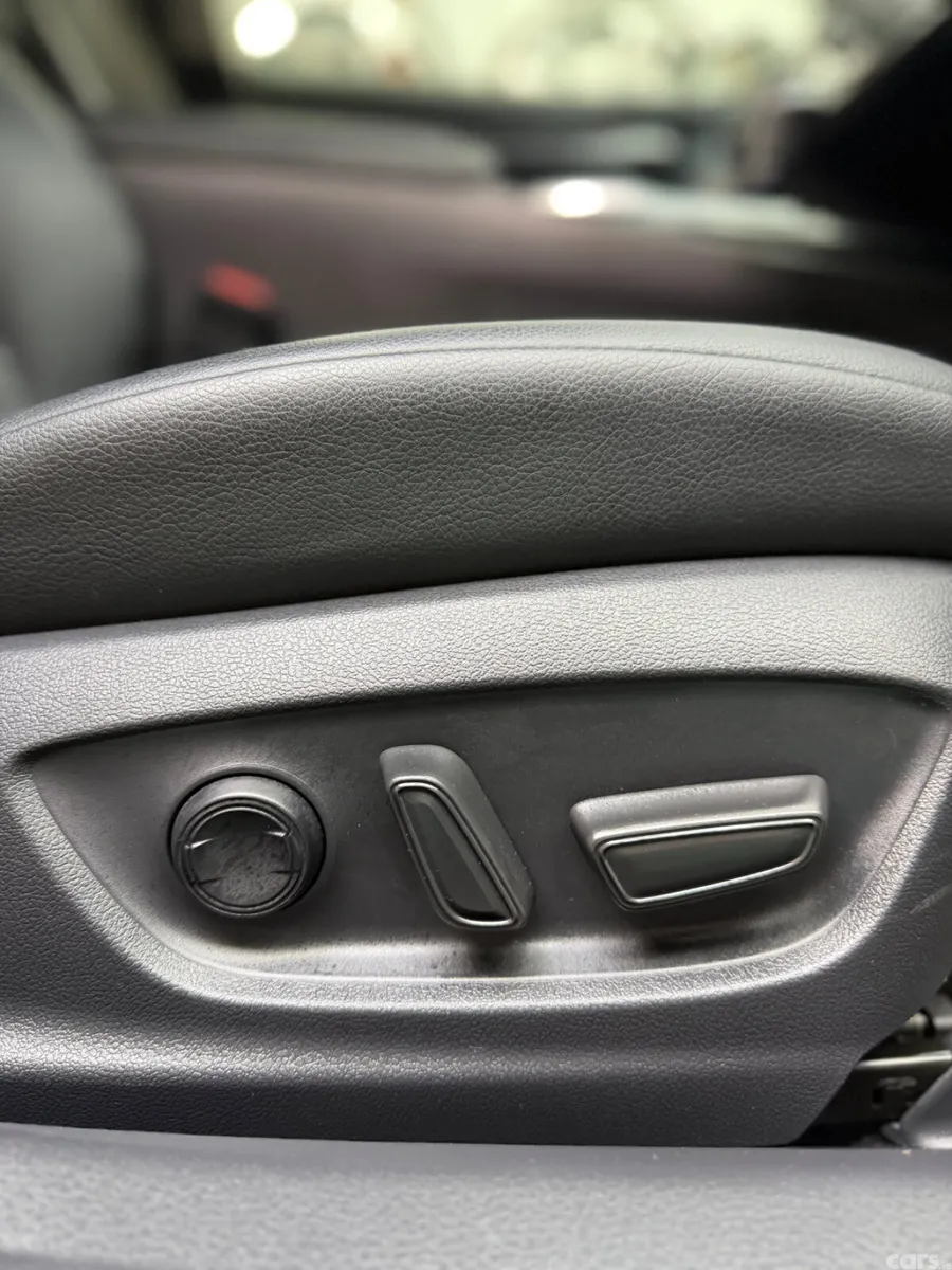 Toyota Camry Saloon, Petrol Hybrid, 2019, White