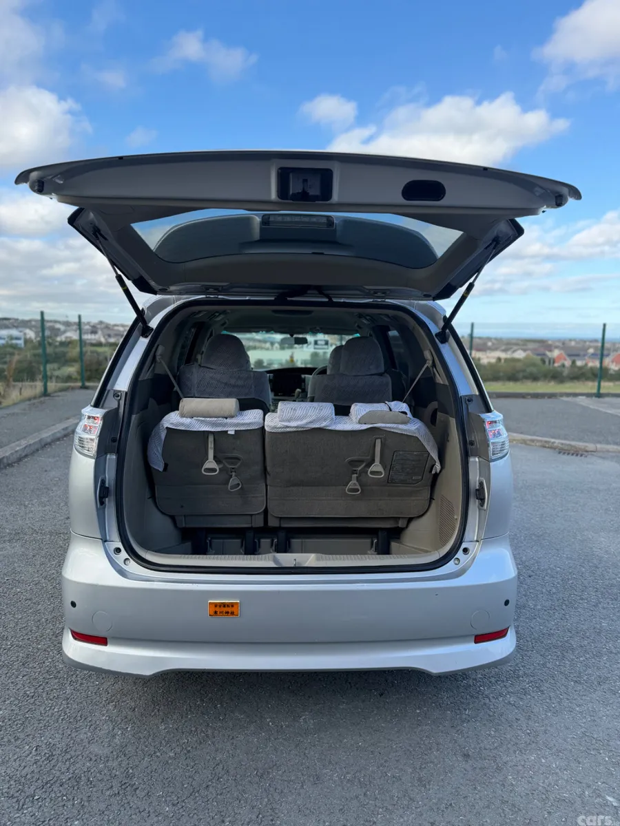 Toyota Estima MPV, Petrol Hybrid, 2011, Silver