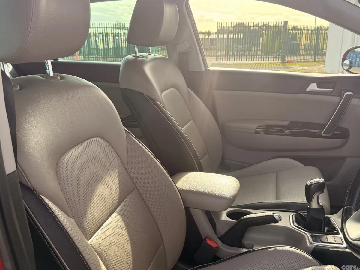 Kia Sportage SUV, Diesel, 2020, Red