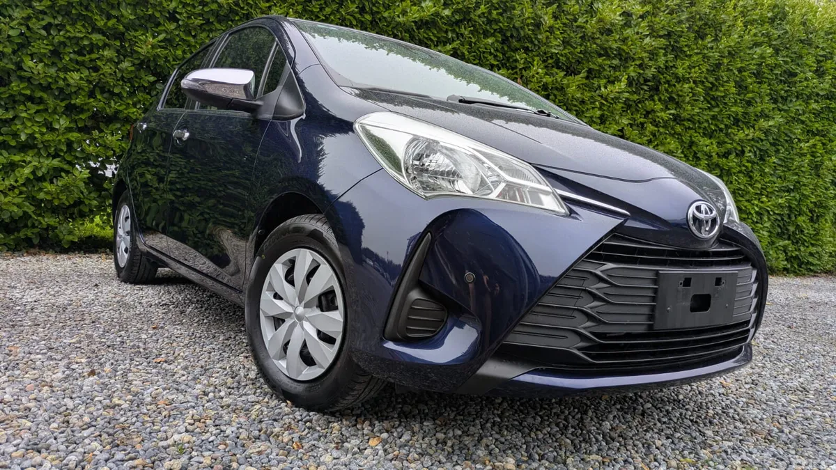 Toyota Yaris Hatchback, Petrol, 2017, Blue