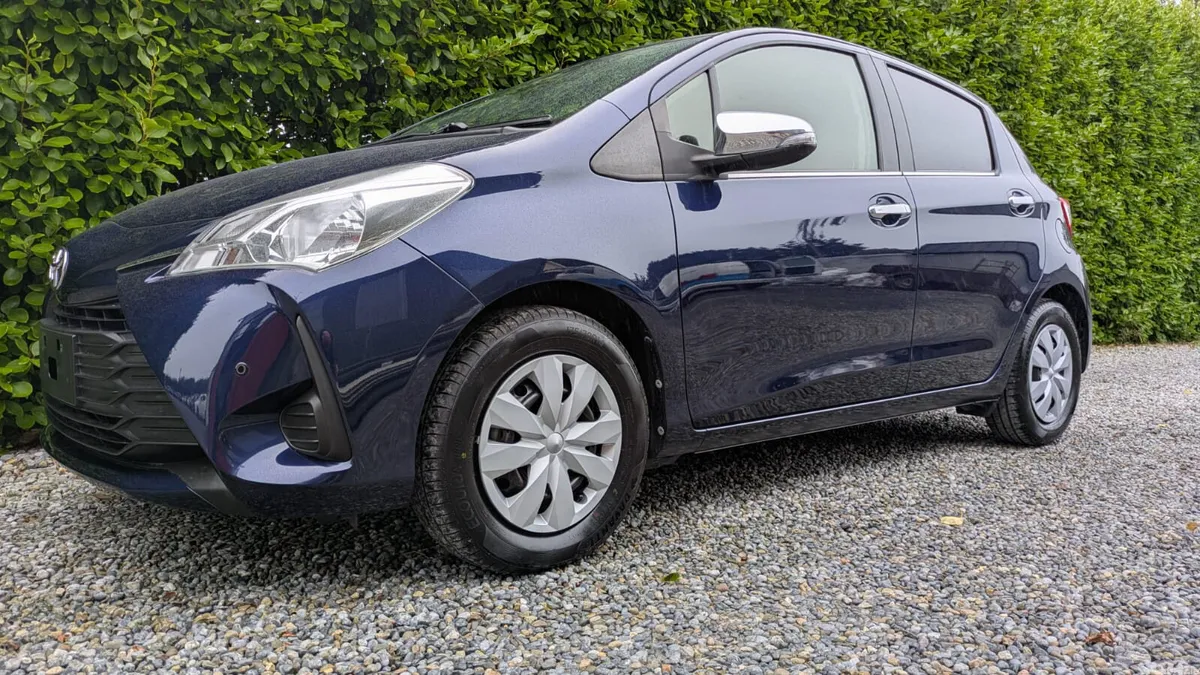 Toyota Yaris Hatchback, Petrol, 2017, Blue