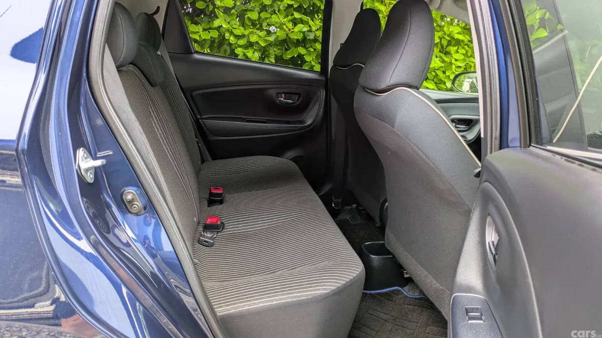 Toyota Yaris Hatchback, Petrol, 2017, Blue