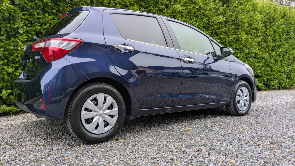 Toyota Yaris Hatchback, Petrol, 2017, Blue