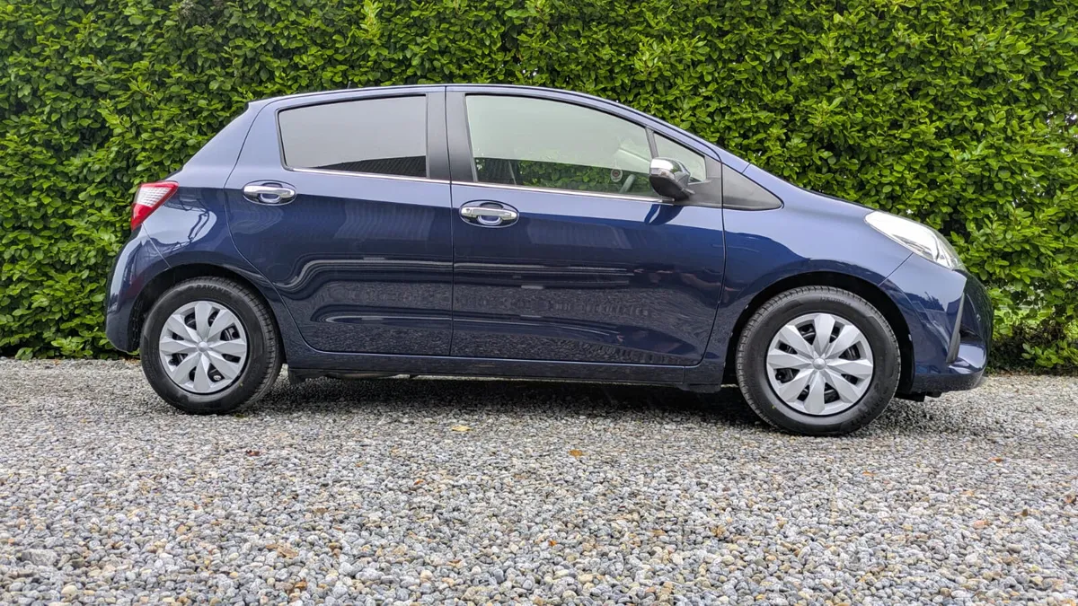 Toyota Yaris Hatchback, Petrol, 2017, Blue