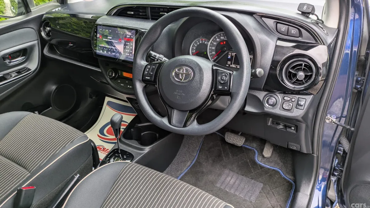Toyota Yaris Hatchback, Petrol, 2017, Blue