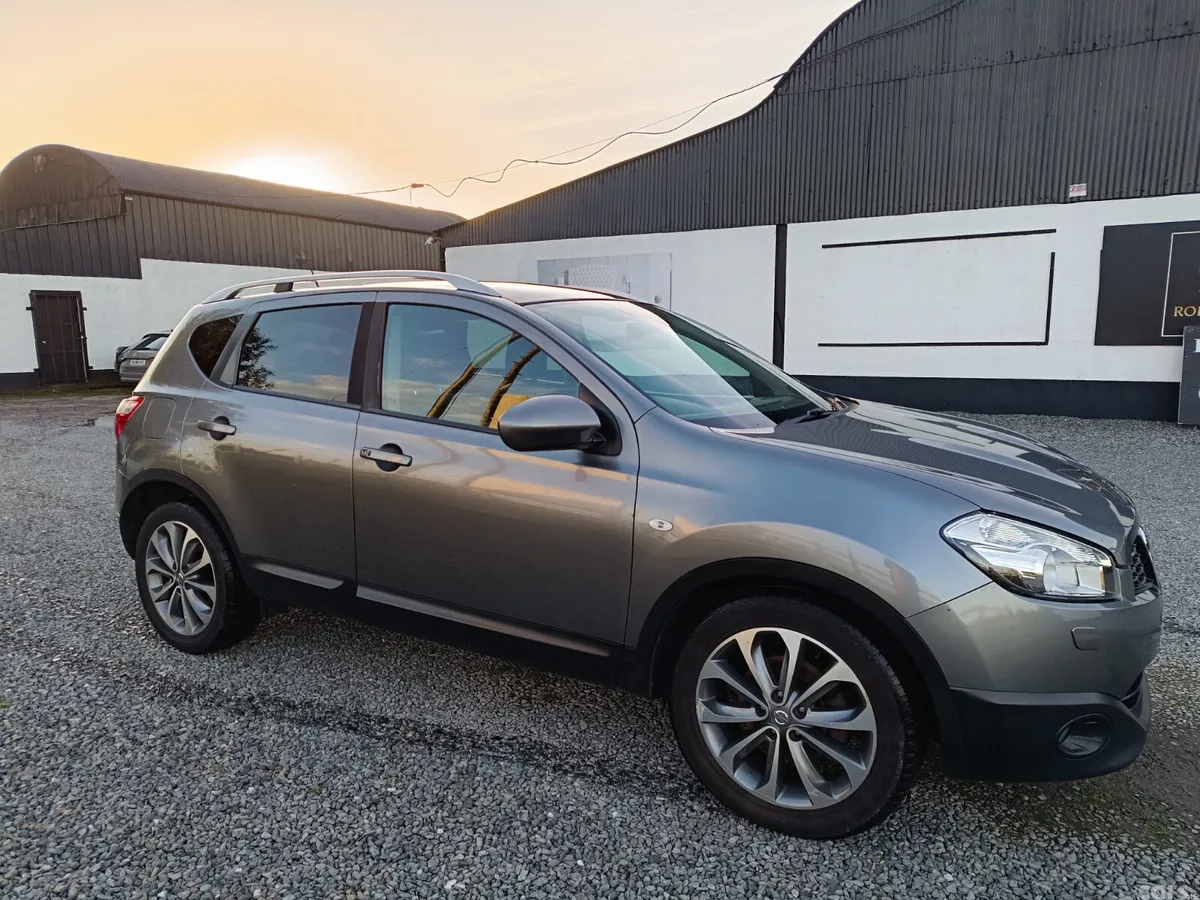 Nissan Qashqai Hatchback, Diesel, 2011, Grey