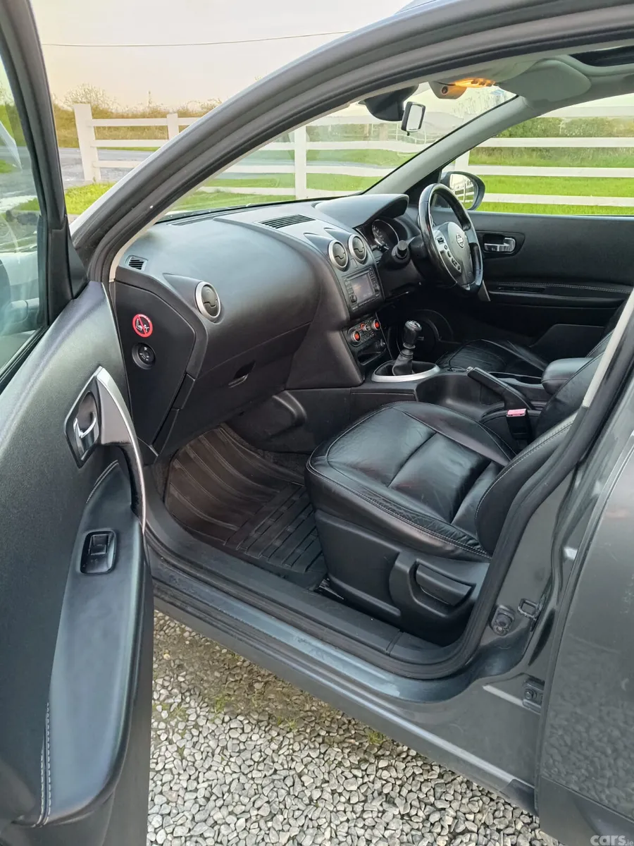 Nissan Qashqai Hatchback, Diesel, 2011, Grey