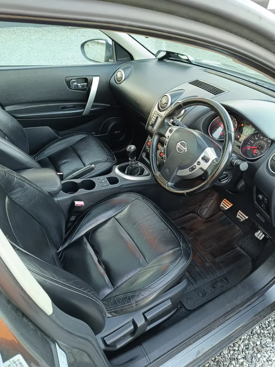Nissan Qashqai Hatchback, Diesel, 2011, Grey
