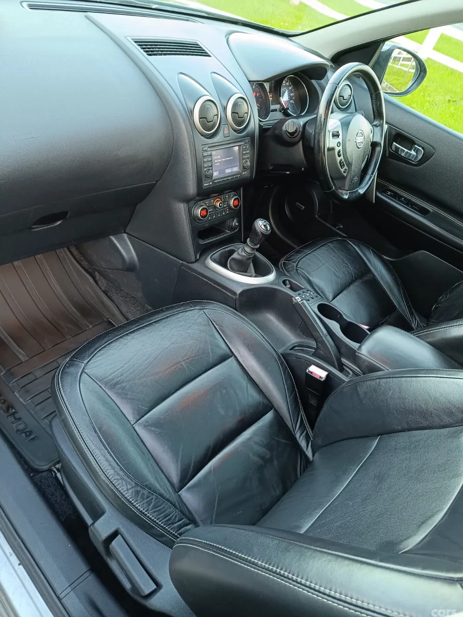 Nissan Qashqai Hatchback, Diesel, 2011, Grey