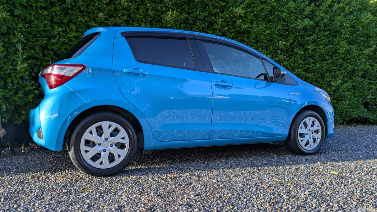 Toyota Yaris Hatchback, Petrol Hybrid, 2020, Blue