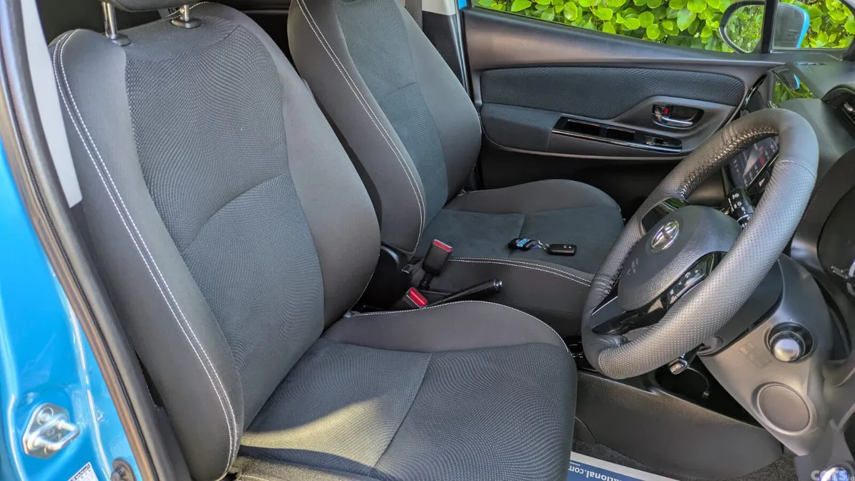 Toyota Yaris Hatchback, Petrol Hybrid, 2020, Blue