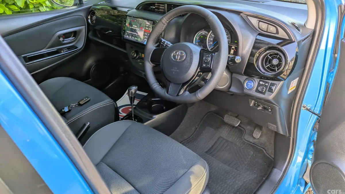 Toyota Yaris Hatchback, Petrol Hybrid, 2020, Blue