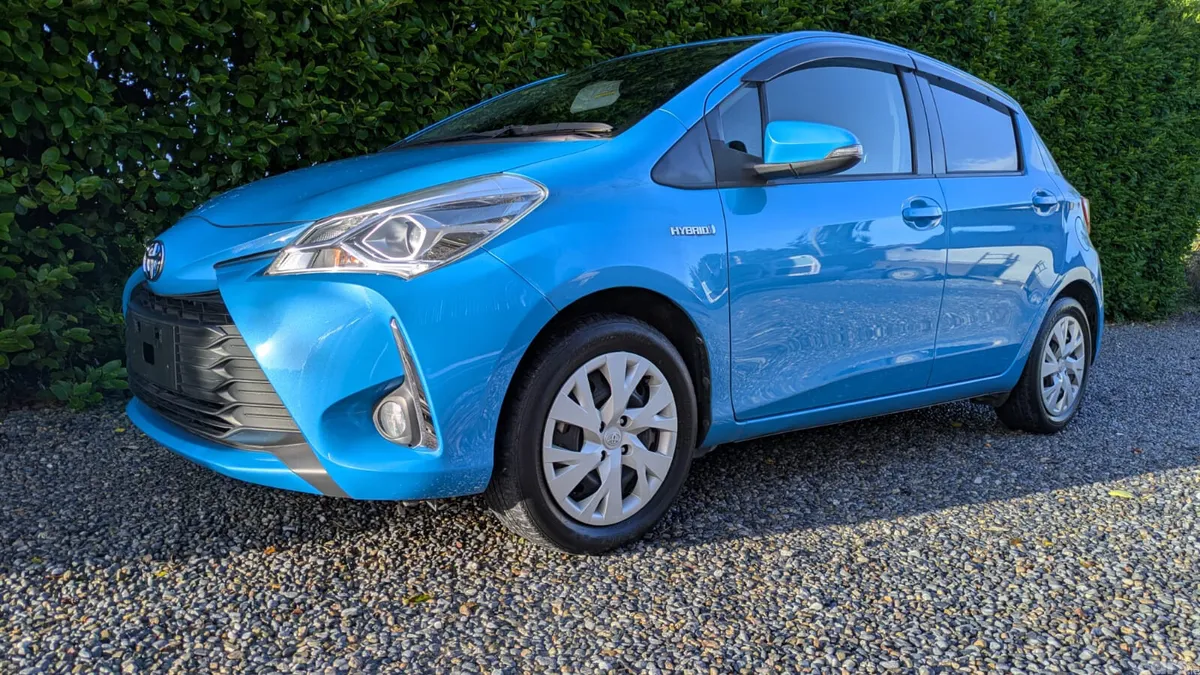 Toyota Yaris Hatchback, Petrol Hybrid, 2020, Blue