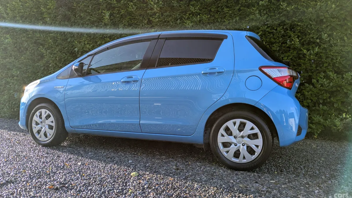 Toyota Yaris Hatchback, Petrol Hybrid, 2020, Blue