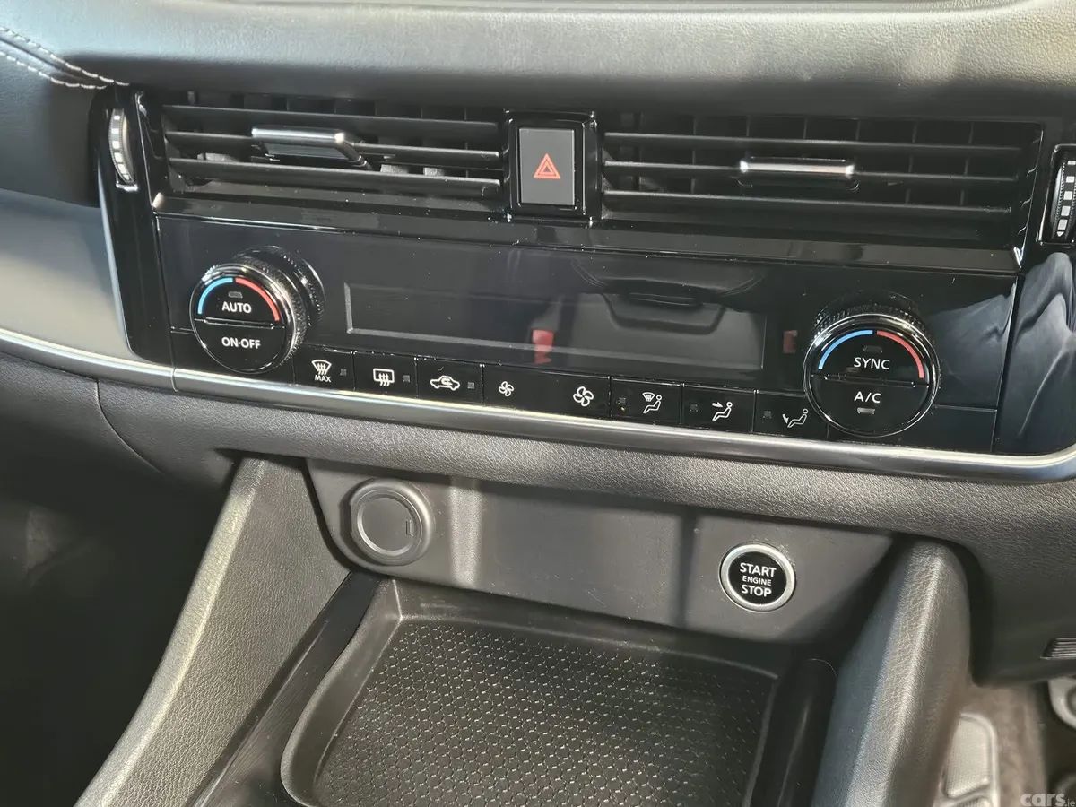 Nissan Qashqai MPV, Petrol, 2022, Blue