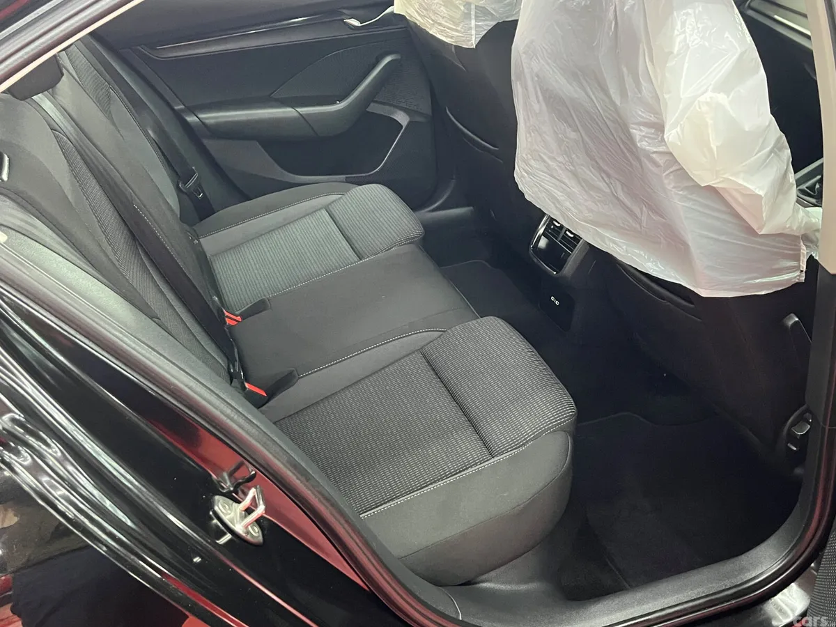 Skoda Octavia Saloon, Diesel, 2023, Black