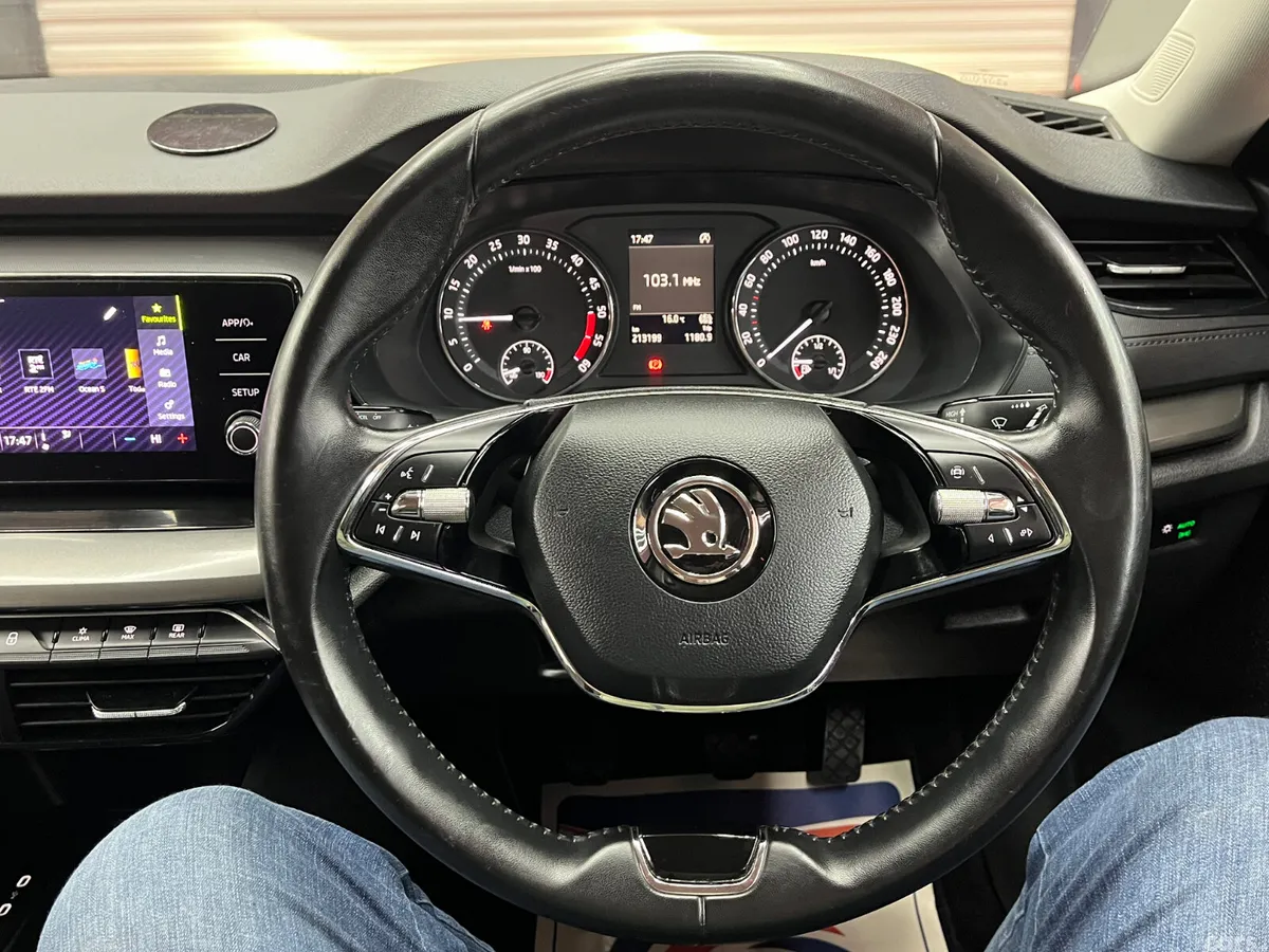 Skoda Octavia Saloon, Diesel, 2023, Black