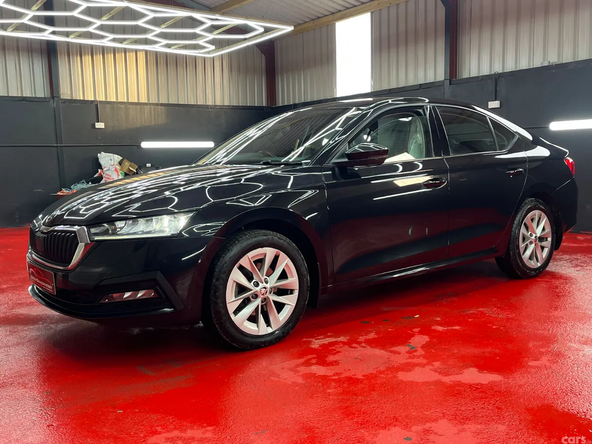 Skoda Octavia Saloon, Diesel, 2023, Black