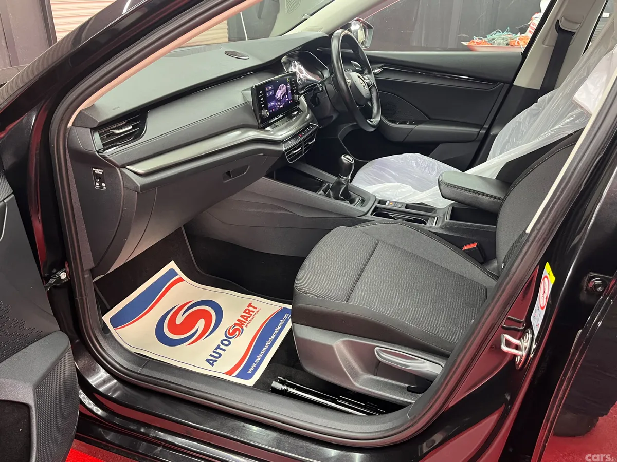 Skoda Octavia Saloon, Diesel, 2023, Black
