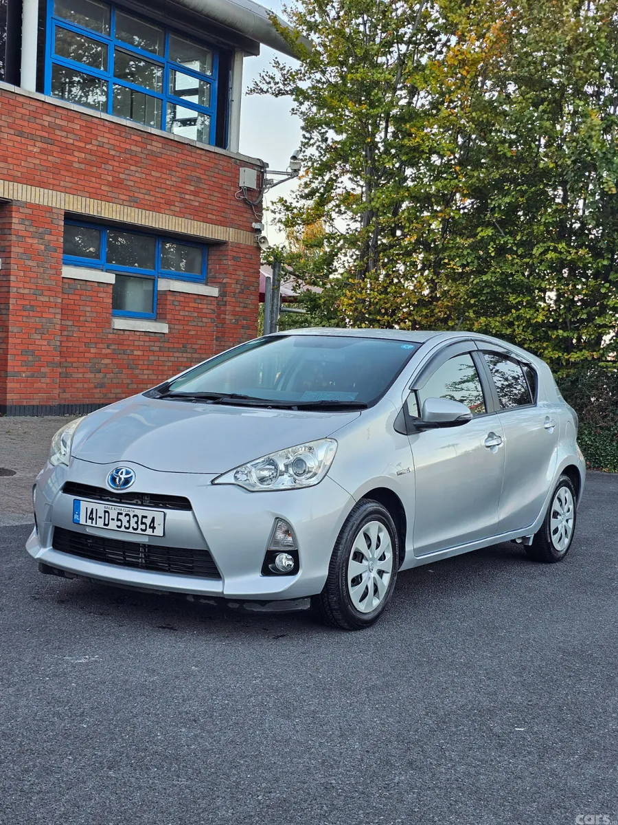 Toyota Aqua Hatchback, Petrol Hybrid, 2014, Silver