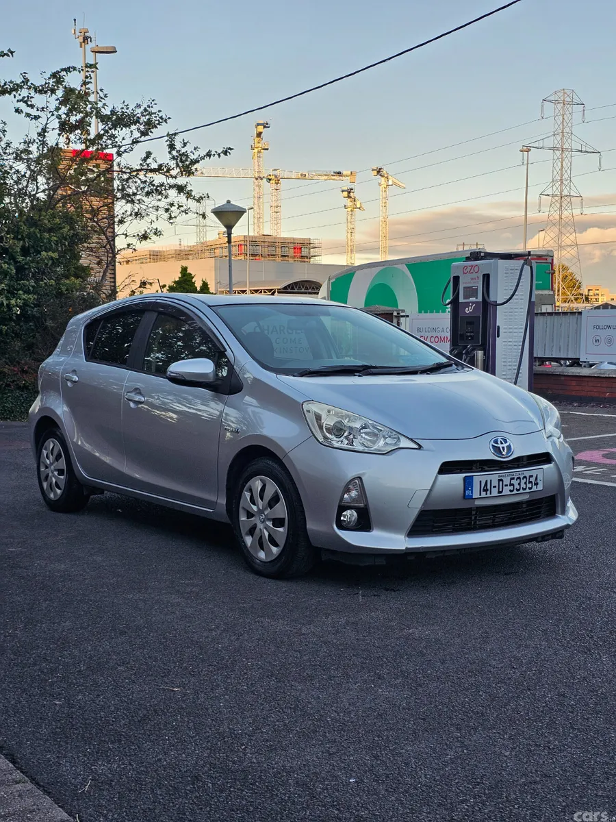 Toyota Aqua Hatchback, Petrol Hybrid, 2014, Silver