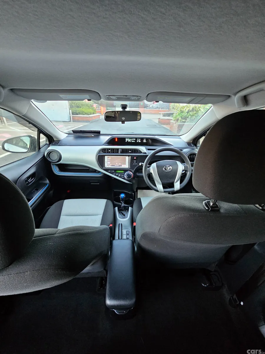 Toyota Aqua Hatchback, Petrol Hybrid, 2014, Silver