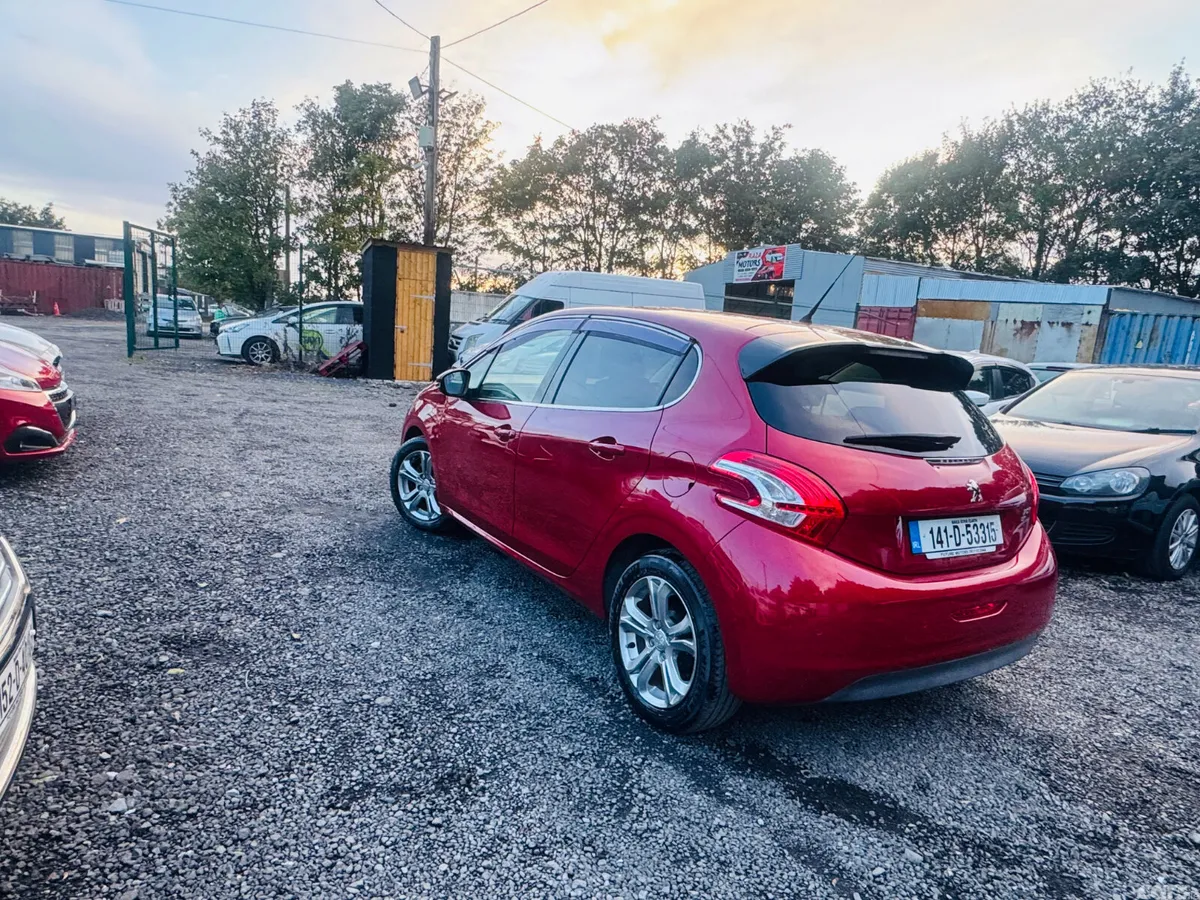 Peugeot 208 Hatchback, Petrol, 2014, Red