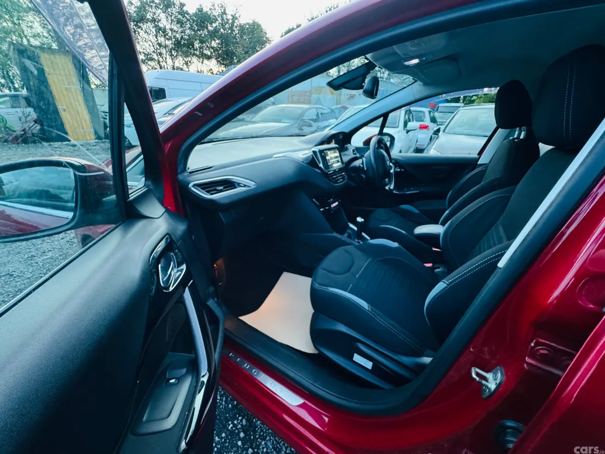 Peugeot 208 Hatchback, Petrol, 2014, Red