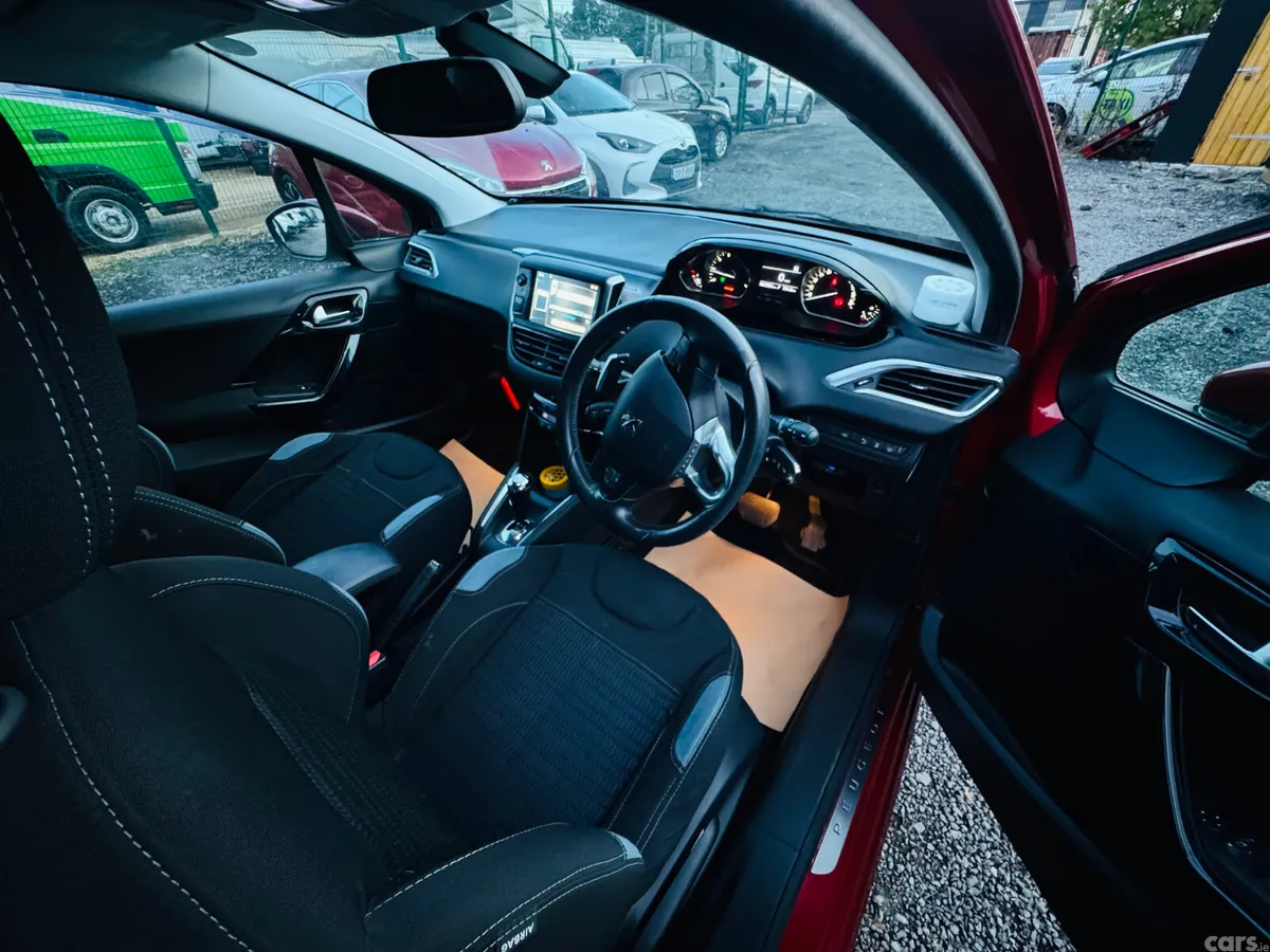 Peugeot 208 Hatchback, Petrol, 2014, Red