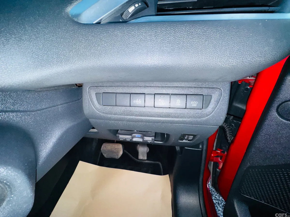 Peugeot 208 Hatchback, Petrol, 2014, Red