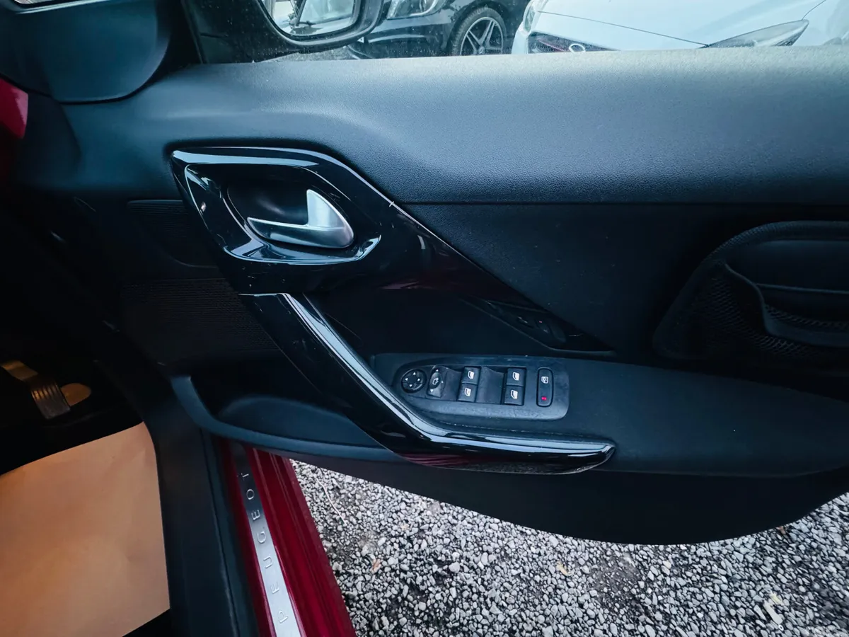 Peugeot 208 Hatchback, Petrol, 2014, Red