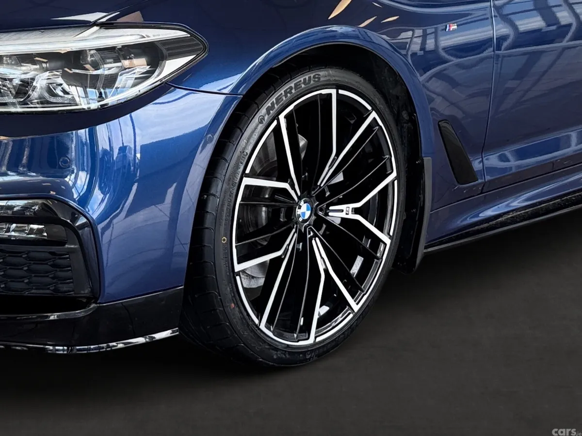 BMW 5-Series Estate, Diesel, 2018, Blue