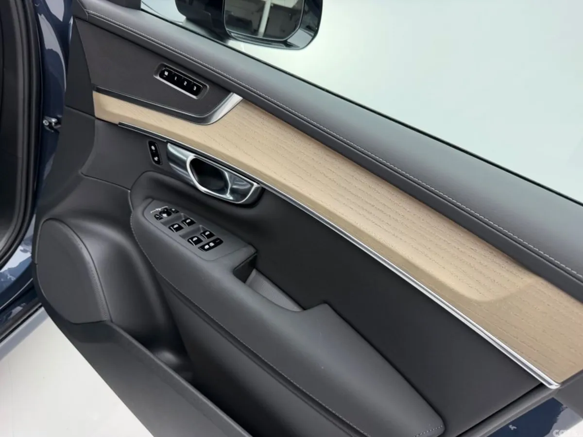Volvo XC90 SUV, Petrol Plug-in Hybrid, 2026, Blue