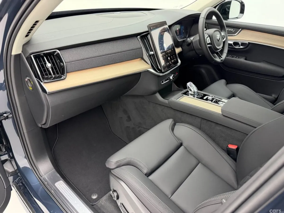 Volvo XC90 SUV, Petrol Plug-in Hybrid, 2026, Blue