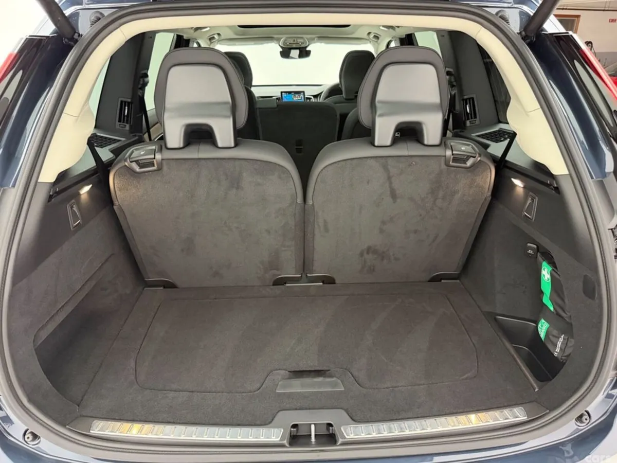 Volvo XC90 SUV, Petrol Plug-in Hybrid, 2026, Blue