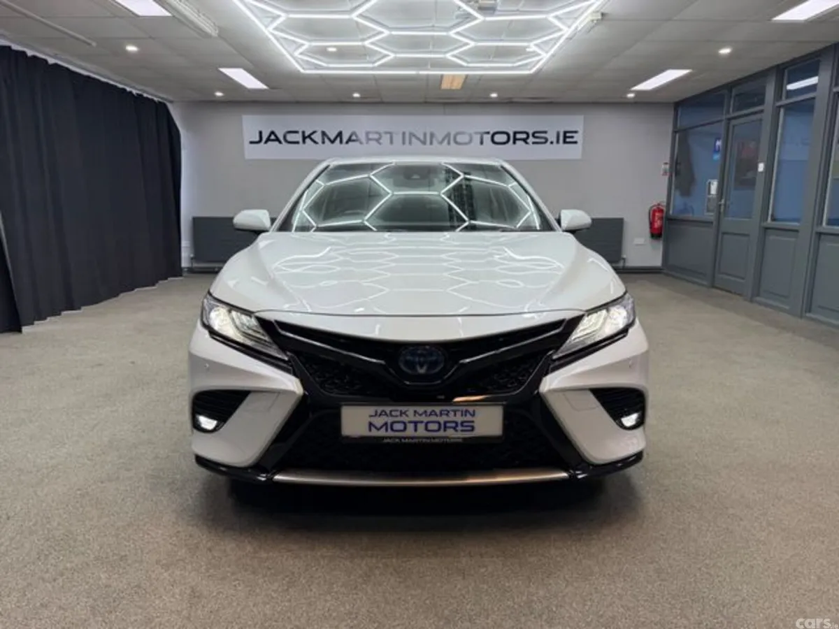 Toyota Camry Saloon, Petrol Hybrid, 2019, White