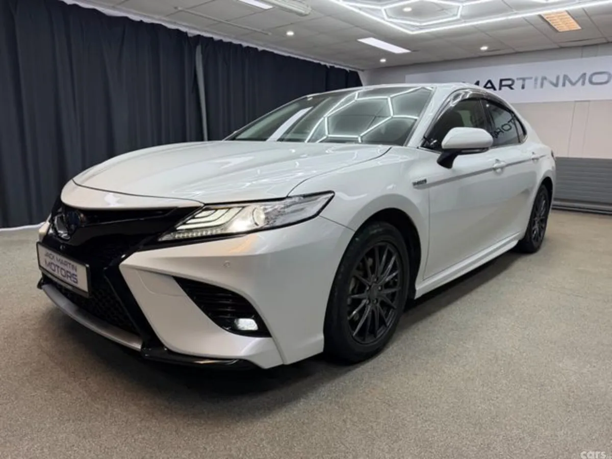 Toyota Camry Saloon, Petrol Hybrid, 2019, White
