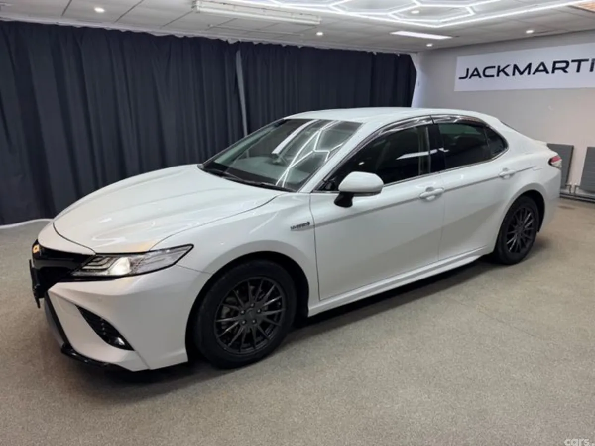 Toyota Camry Saloon, Petrol Hybrid, 2019, White