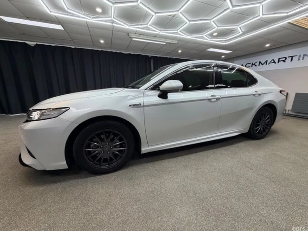 Toyota Camry Saloon, Petrol Hybrid, 2019, White