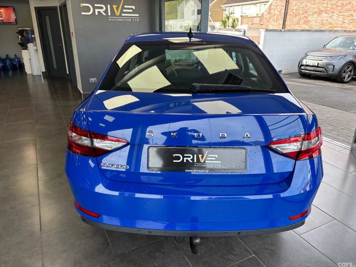 Skoda Superb Hatchback, Diesel, 2022, Blue