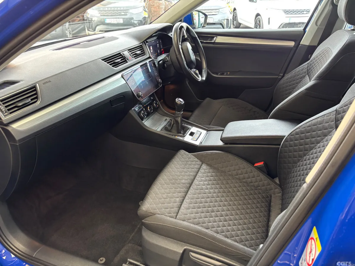 Skoda Superb Hatchback, Diesel, 2022, Blue