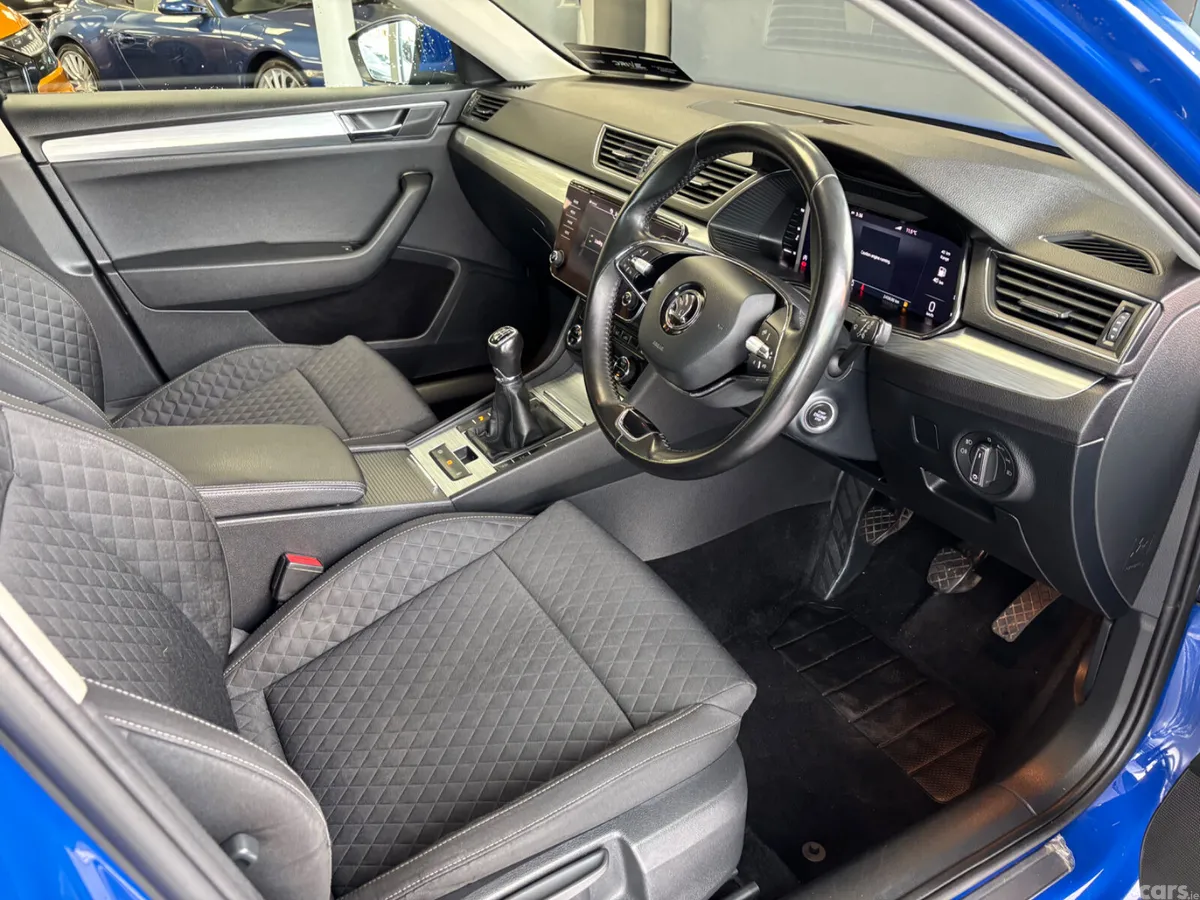 Skoda Superb Hatchback, Diesel, 2022, Blue