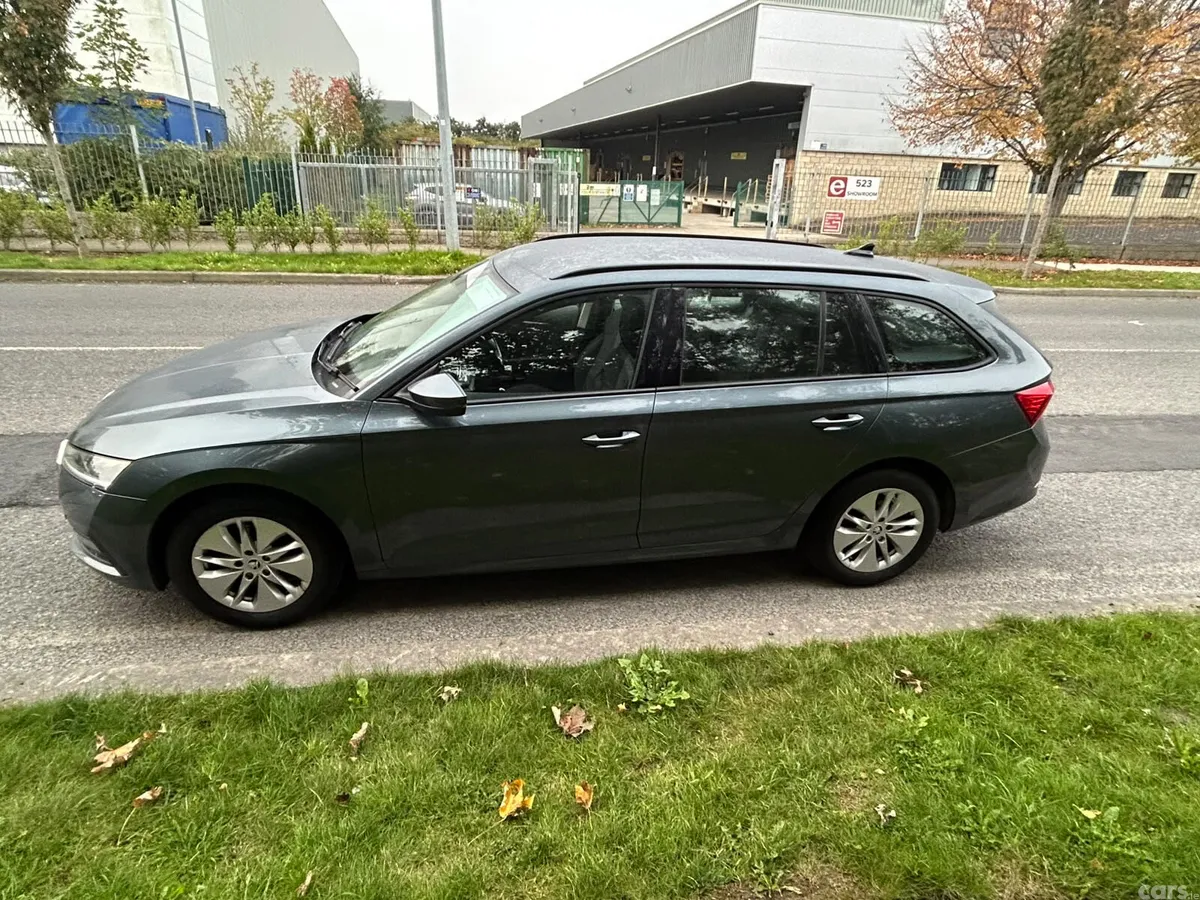 Skoda Octavia Estate, Petrol, 2022, Grey