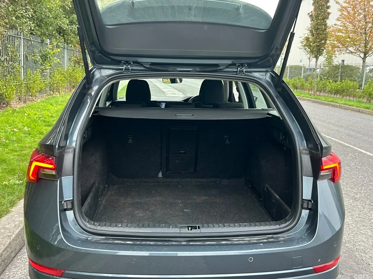 Skoda Octavia Estate, Petrol, 2022, Grey
