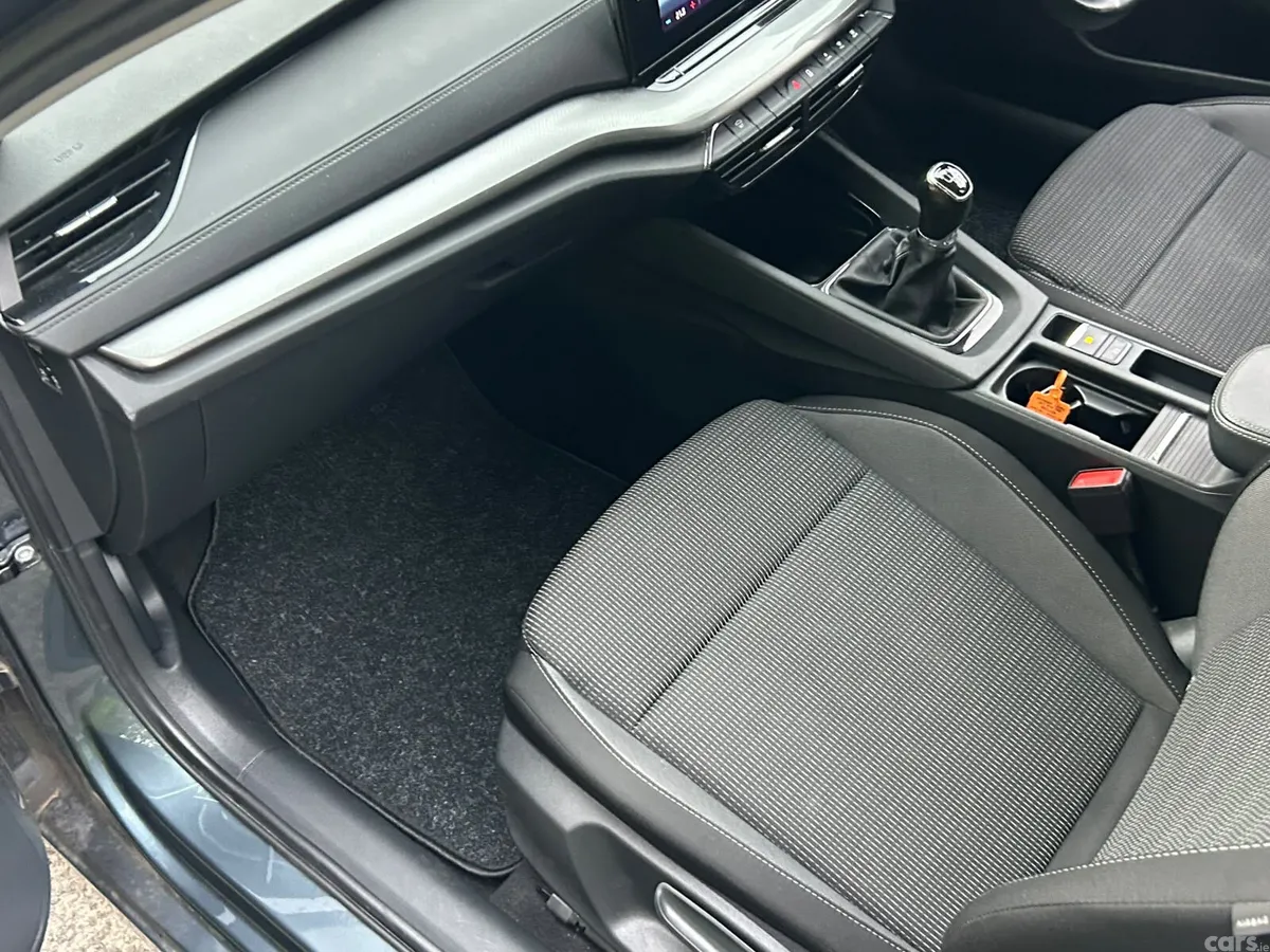 Skoda Octavia Estate, Petrol, 2022, Grey